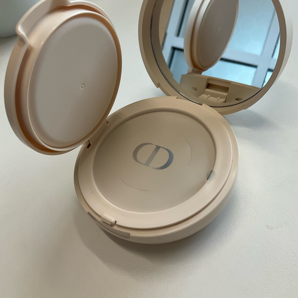 Dior cushion powder light shade - Picture 4 of 9